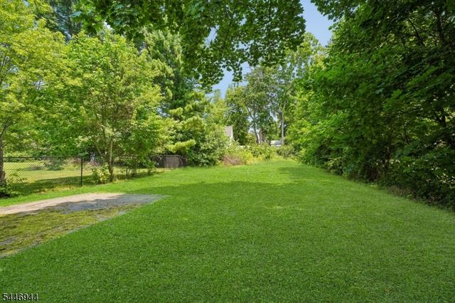 15 Thompson St, Newton Town, NJ 07860