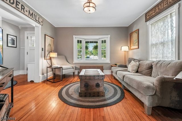 15 Thompson St, Newton Town, NJ 07860