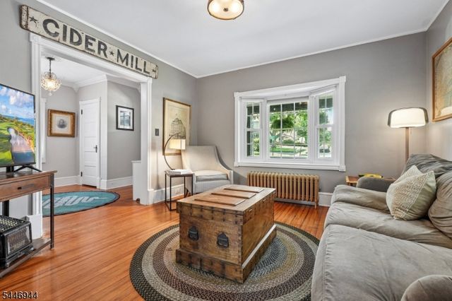 15 Thompson St, Newton Town, NJ 07860