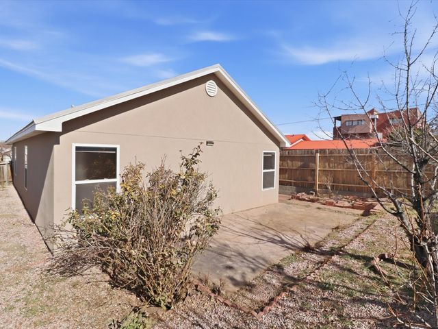 1176 Harrison Road, Santa Fe, NM 87507