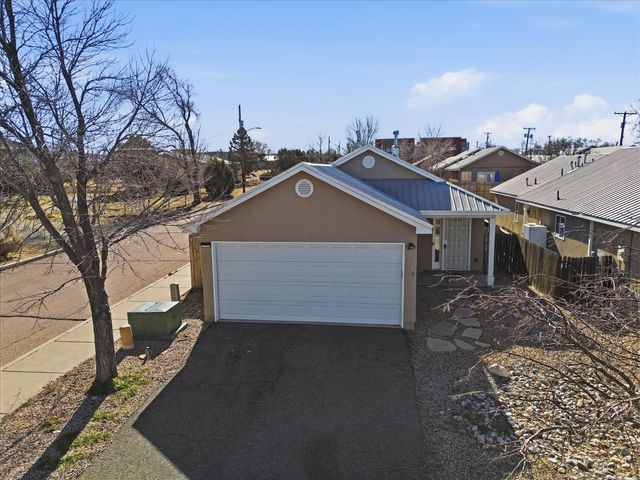 1176 Harrison Road, Santa Fe, NM 87507