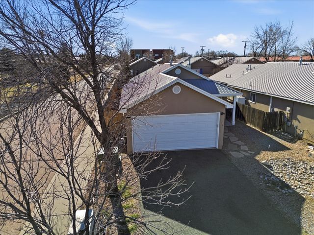 1176 Harrison Road, Santa Fe, NM 87507