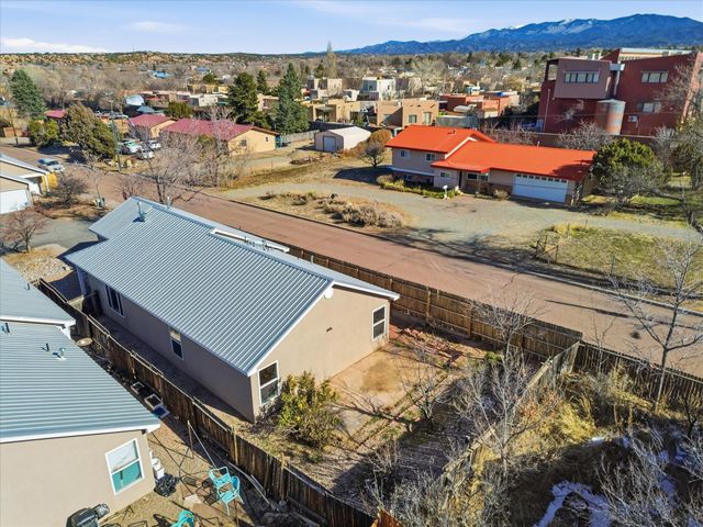 1176 Harrison Road, Santa Fe, NM 87507