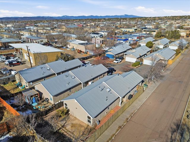 1176 Harrison Road, Santa Fe, NM 87507