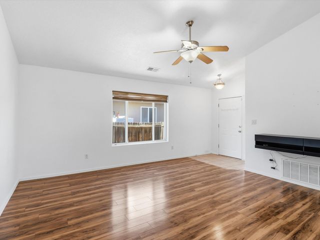 1176 Harrison Road, Santa Fe, NM 87507