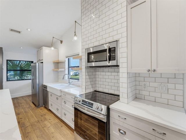 1112 E LEMON STREET, Tarpon Springs, FL 34689