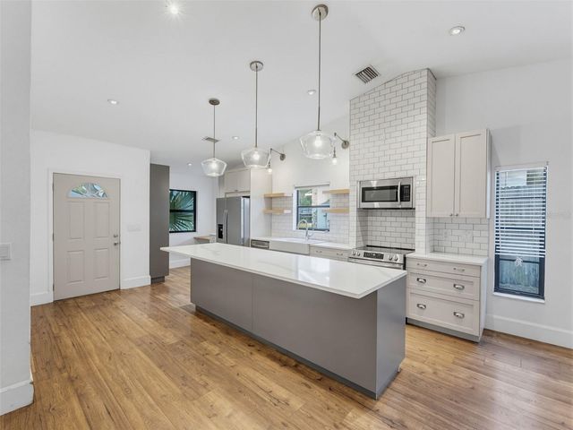 1112 E LEMON STREET, Tarpon Springs, FL 34689