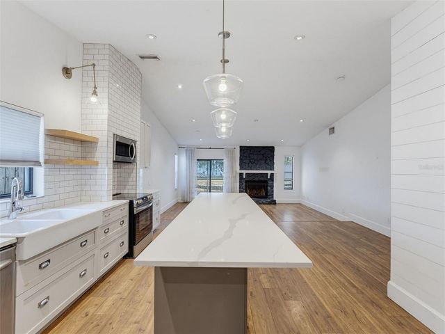 1112 E LEMON STREET, Tarpon Springs, FL 34689