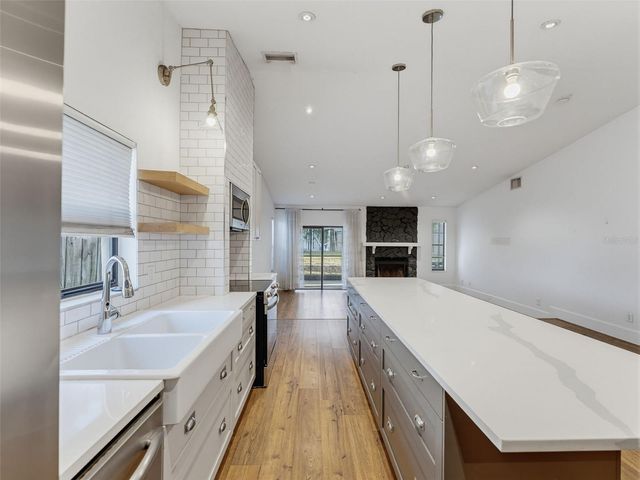1112 E LEMON STREET, Tarpon Springs, FL 34689