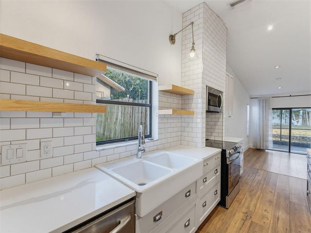1112 E LEMON STREET, Tarpon Springs, FL 34689