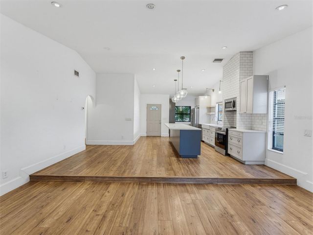 1112 E LEMON STREET, Tarpon Springs, FL 34689