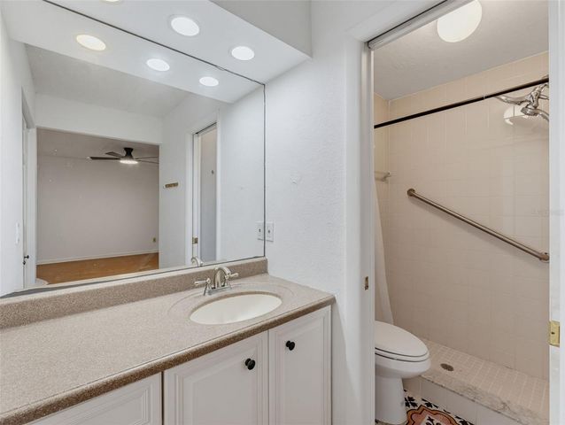 1112 E LEMON STREET, Tarpon Springs, FL 34689
