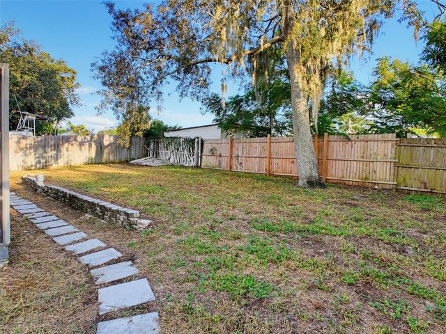 1112 E LEMON STREET, Tarpon Springs, FL 34689