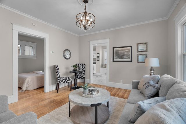 673 Jessamine Avenue E, Saint Paul, MN 55106