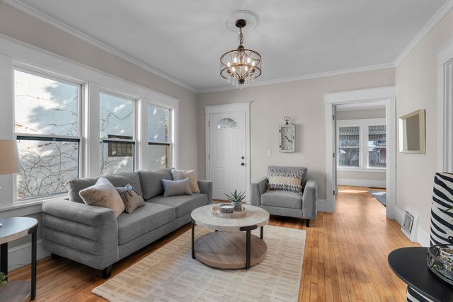 673 Jessamine Avenue E, Saint Paul, MN 55106