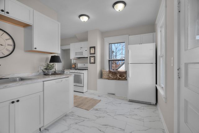 673 Jessamine Avenue E, Saint Paul, MN 55106