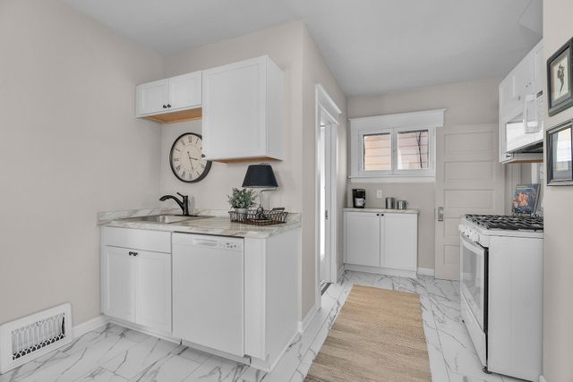 673 Jessamine Avenue E, Saint Paul, MN 55106