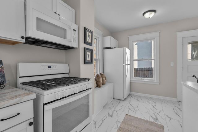 673 Jessamine Avenue E, Saint Paul, MN 55106