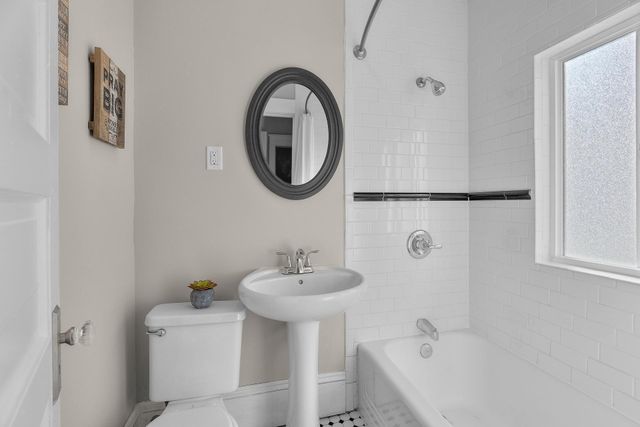 673 Jessamine Avenue E, Saint Paul, MN 55106