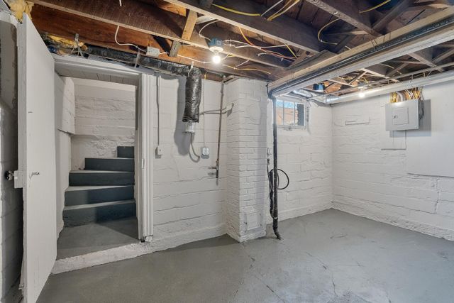 673 Jessamine Avenue E, Saint Paul, MN 55106