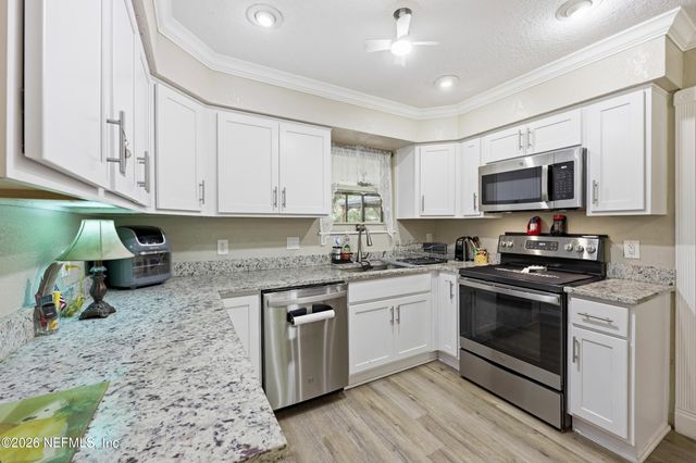 13813 PLEASANTVIEW Drive N, Jacksonville, FL 32225