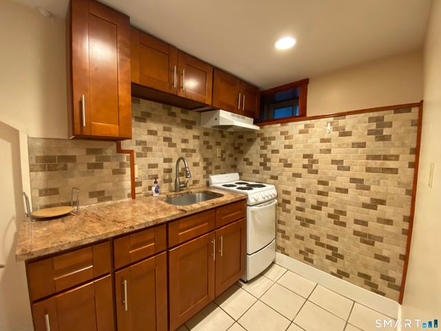 239 Edwards Street LL, New Haven, CT 06511