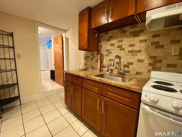 239 Edwards Street LL, New Haven, CT 06511