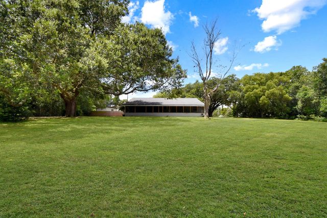 2706 Old Moultrie Rd, St Augustine, FL 32086