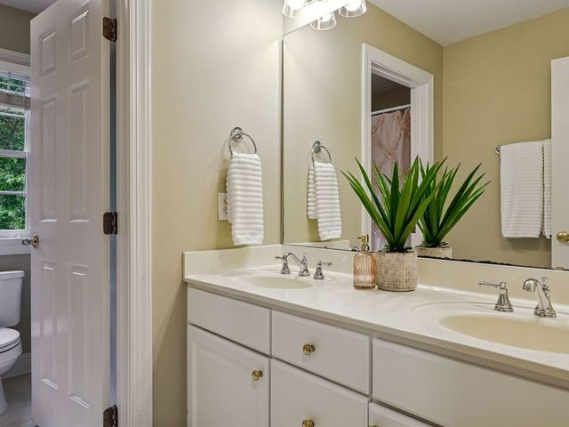 409 Crossway Lane, Holly Springs, NC 27540