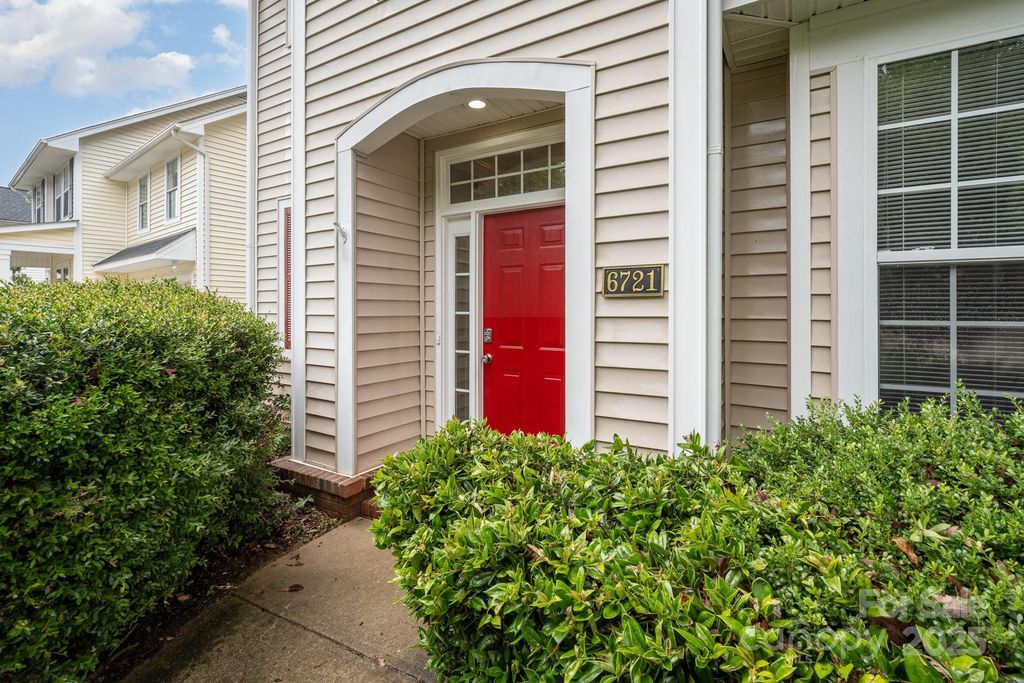 6721 Charter Hills Road, Charlotte, NC 28277