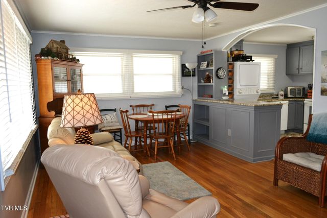 306 Summerwood Drive, Bristol, TN 37620