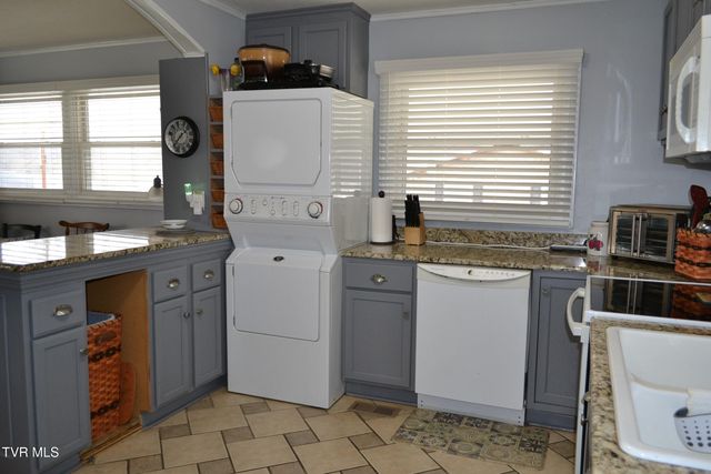 306 Summerwood Drive, Bristol, TN 37620