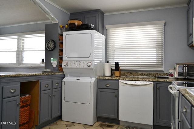 306 Summerwood Drive, Bristol, TN 37620