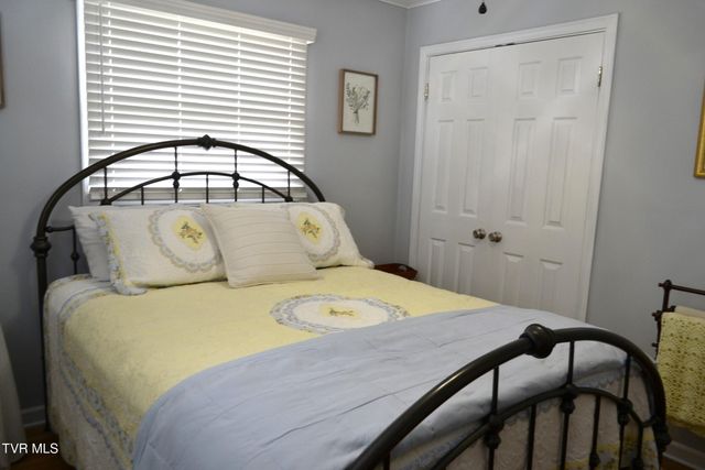 306 Summerwood Drive, Bristol, TN 37620