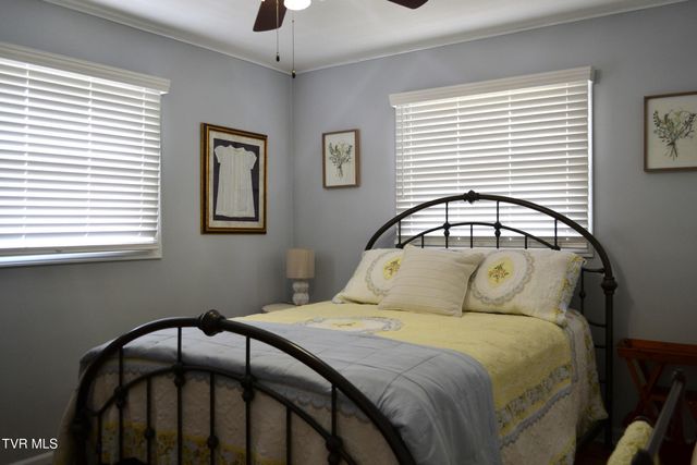 306 Summerwood Drive, Bristol, TN 37620