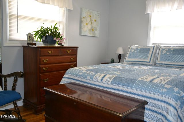 306 Summerwood Drive, Bristol, TN 37620