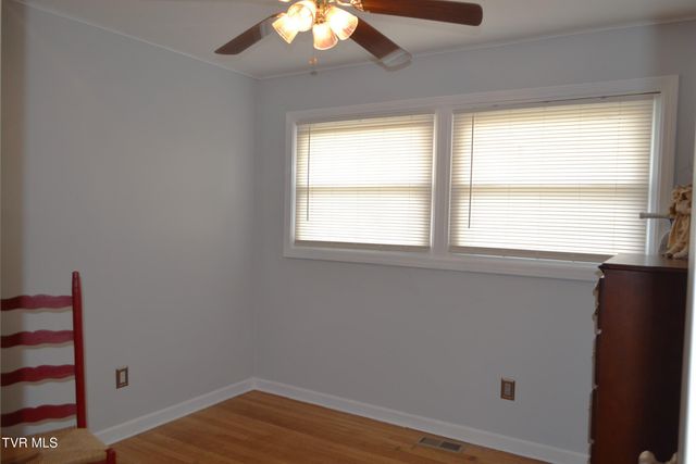 306 Summerwood Drive, Bristol, TN 37620