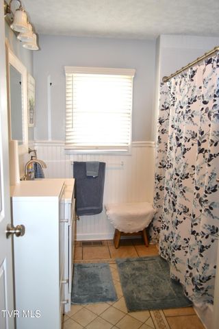 306 Summerwood Drive, Bristol, TN 37620