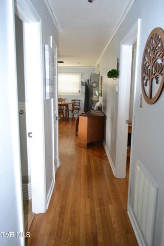 306 Summerwood Drive, Bristol, TN 37620