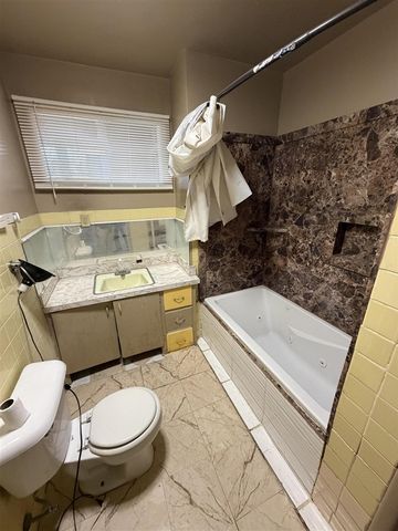 298 Bradford Road, Benton Harbor, MI 49022