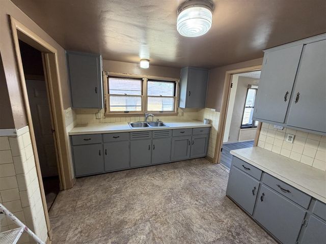 298 Bradford Road, Benton Harbor, MI 49022