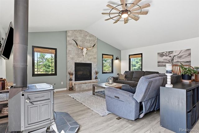 6214 Lazy K Lane, Pinckney, MI 48169
