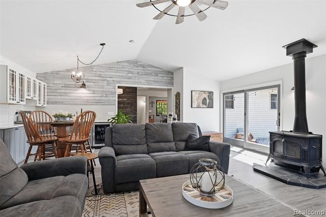 6214 Lazy K Lane, Pinckney, MI 48169