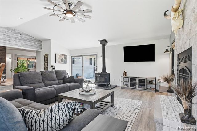 6214 Lazy K Lane, Pinckney, MI 48169