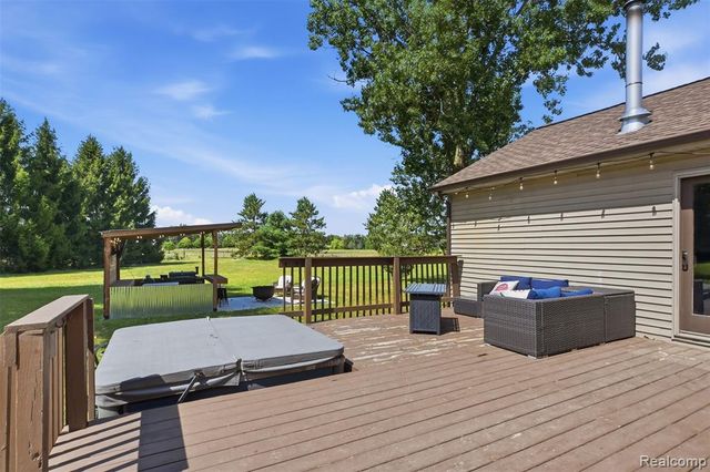 6214 Lazy K Lane, Pinckney, MI 48169