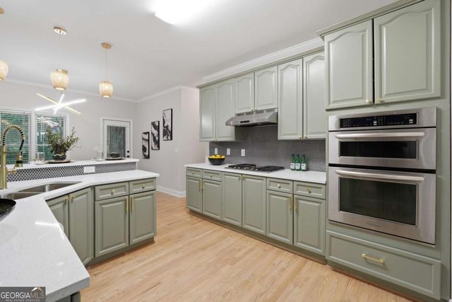 682 Montglade Court, Suwanee, GA 30024