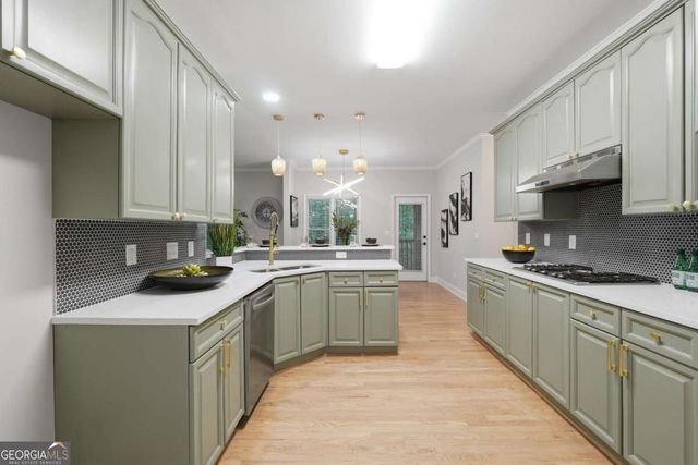 682 Montglade Court, Suwanee, GA 30024