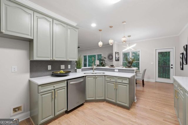 682 Montglade Court, Suwanee, GA 30024