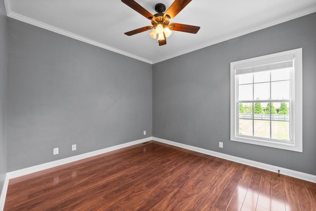 1541 Edgewater Ln, Clarksville, TN 37043