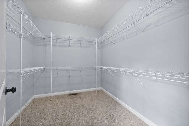 1541 Edgewater Ln, Clarksville, TN 37043